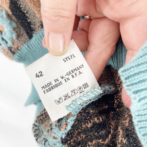 Vintage Dino Valiano Teal Black Gold
Applique Sweater Vest - Picture 5 of 6